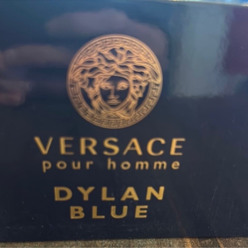 Versace Dylan Blue Pour Homme Travel Set, smells amazing! Perfect gift!